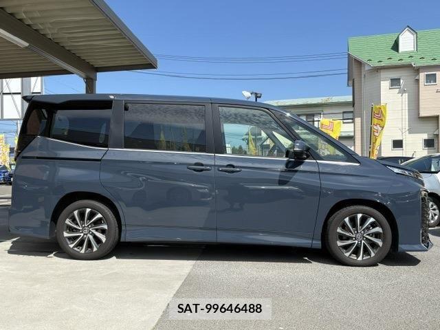 Toyota VOXY 2022-10 8132901-3