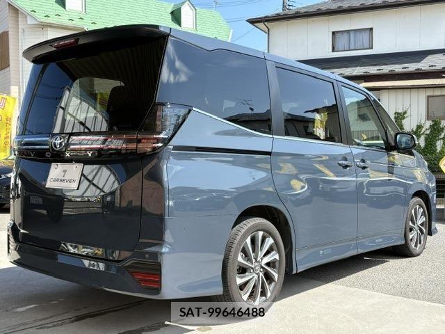 Toyota VOXY 2022-10 8132901-4