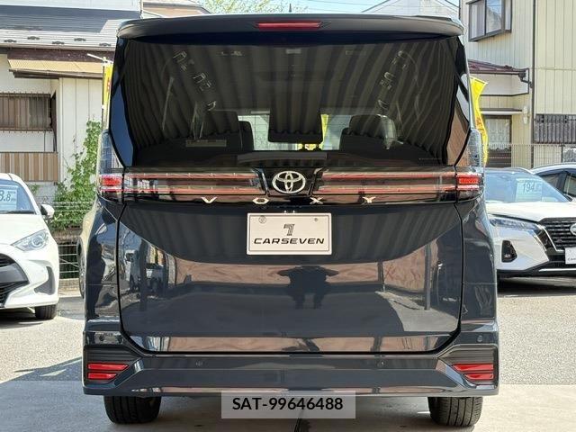 Toyota VOXY 2022-10 8132901-5