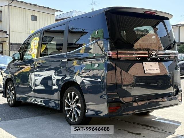 Toyota VOXY 2022-10 8132901-6