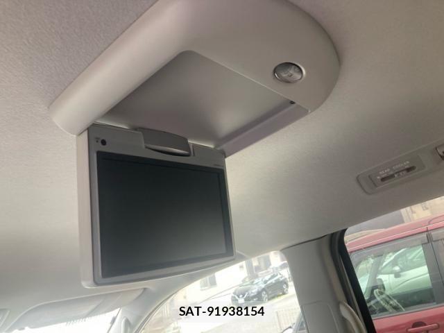 Toyota VOXY 2007-09 8132952-9