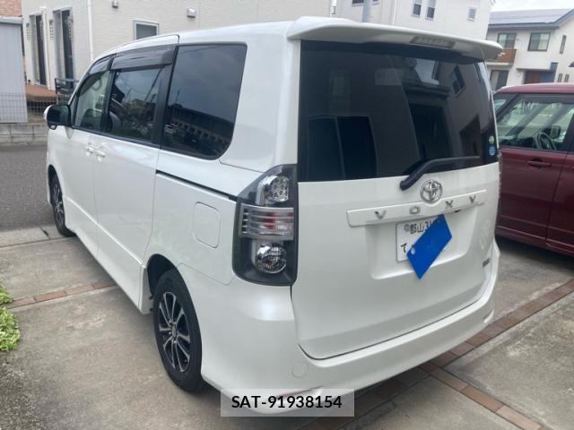 Toyota VOXY 2007-09 8132952-11