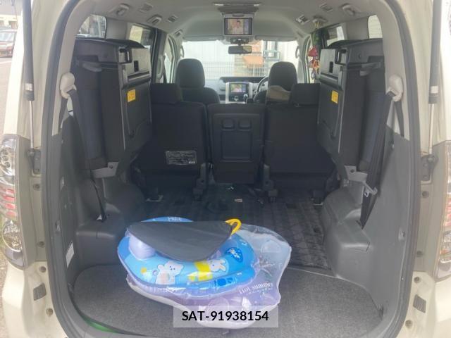 Toyota VOXY 2007-09 8132952-15