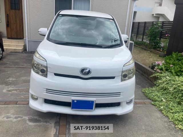 Toyota VOXY 2007-09 8132952-1