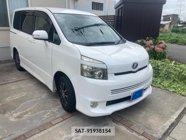 Toyota VOXY 2007-09 8132952-3