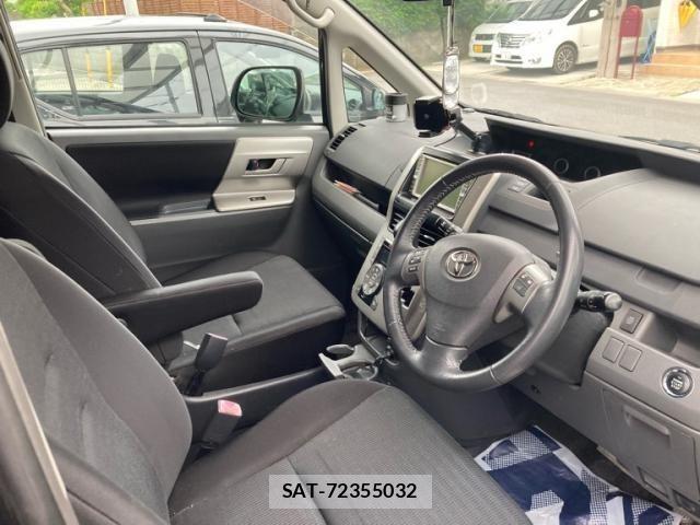 Toyota VOXY 2007-07 8132954-12