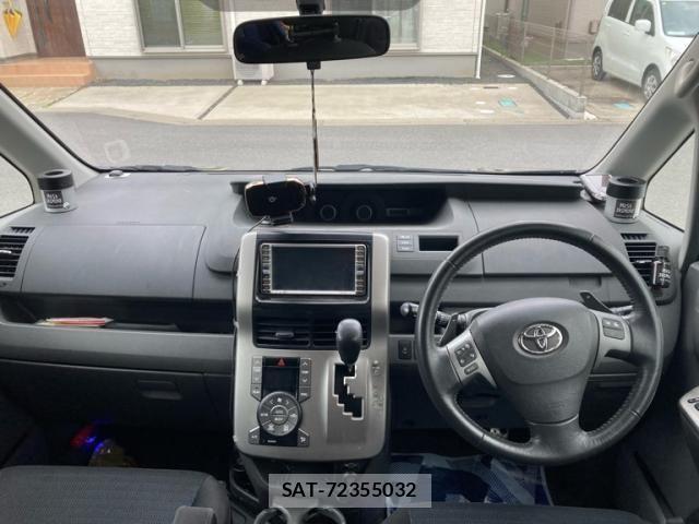 Toyota VOXY 2007-07 8132954-14
