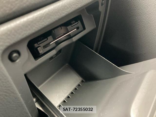 Toyota VOXY 2007-07 8132954-16