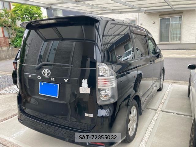 Toyota VOXY 2007-07 8132954-4