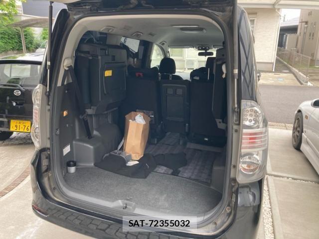 Toyota VOXY 2007-07 8132954-5