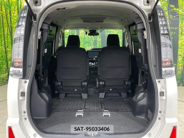 Toyota VOXY 2016-09 8132928-10