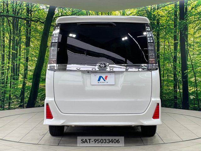 Toyota VOXY 2016-09 8132928-15
