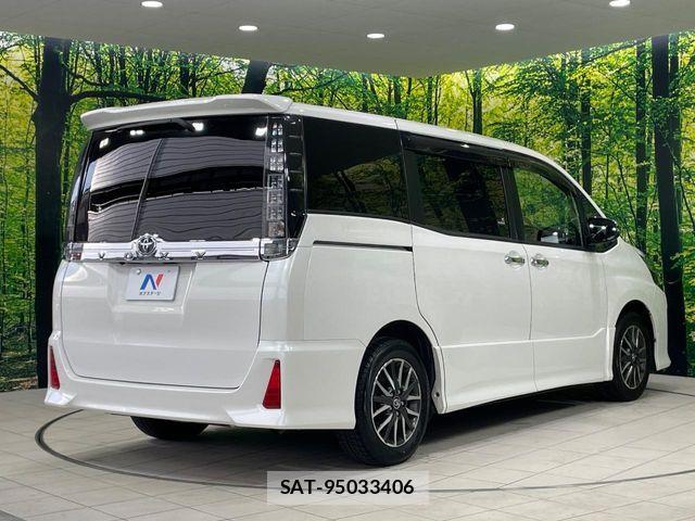 Toyota VOXY 2016-09 8132928-17