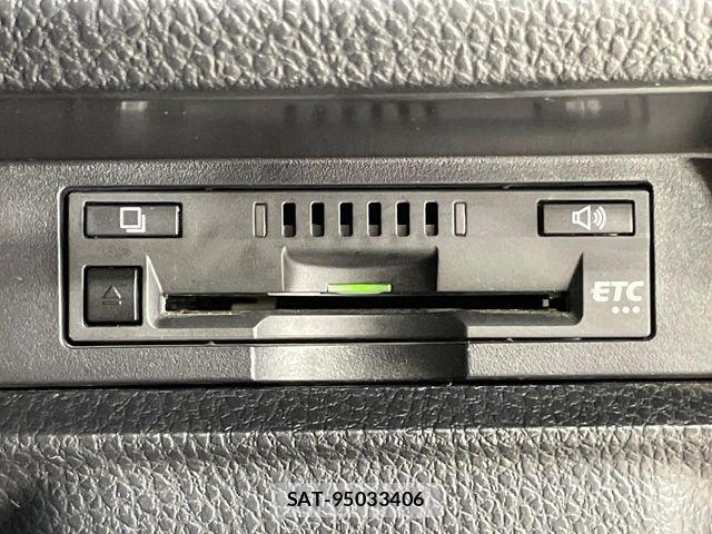 Toyota VOXY 2016-09 8132928-6