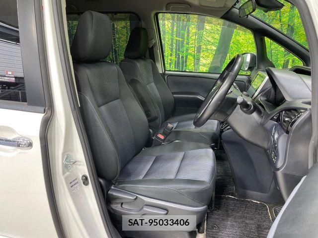 Toyota VOXY 2016-09 8132928-7