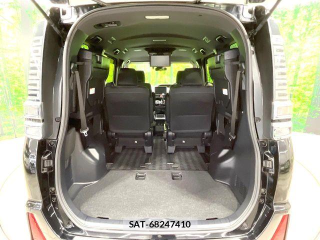 Toyota VOXY 2018-06 8132903-11