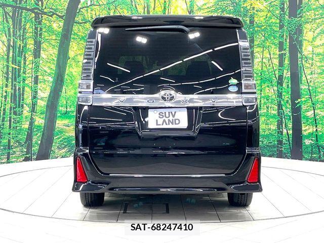 Toyota VOXY 2018-06 8132903-16