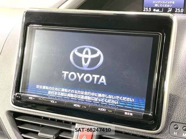 Toyota VOXY 2018-06 8132903-3