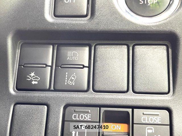 Toyota VOXY 2018-06 8132903-6