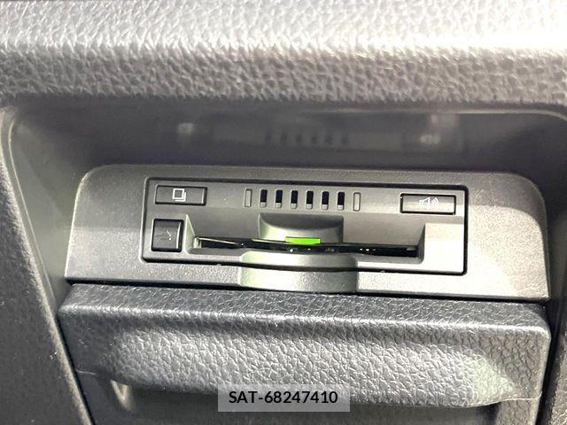 Toyota VOXY 2018-06 8132903-7