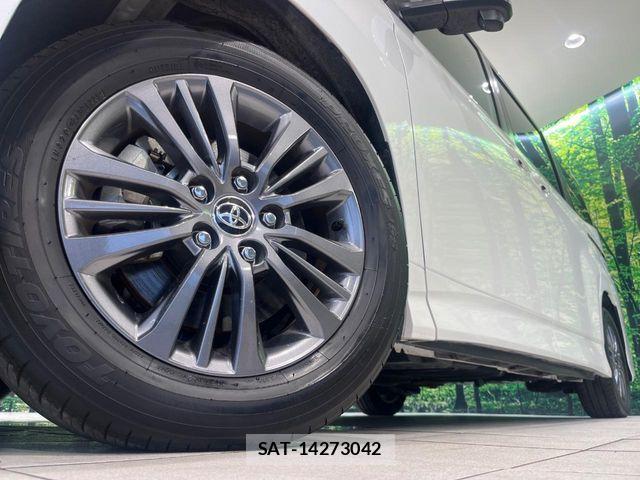 Toyota VOXY 2025-06 8132900-13