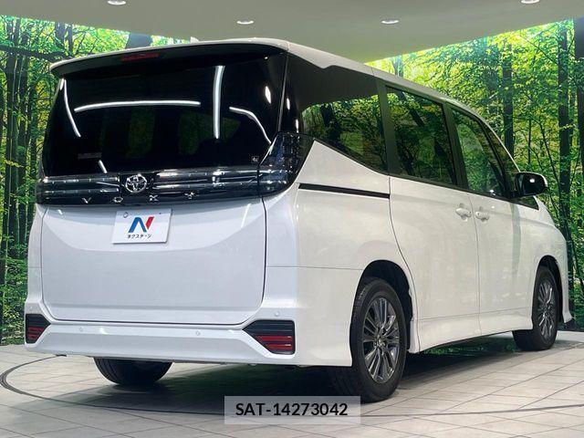 Toyota VOXY 2025-06 8132900-17