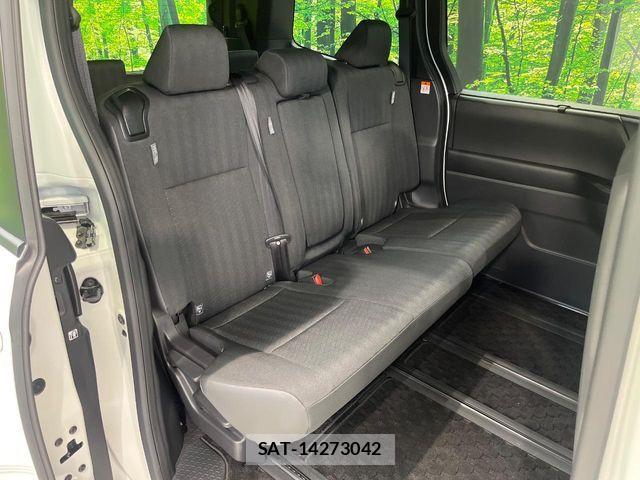 Toyota VOXY 2025-06 8132900-8