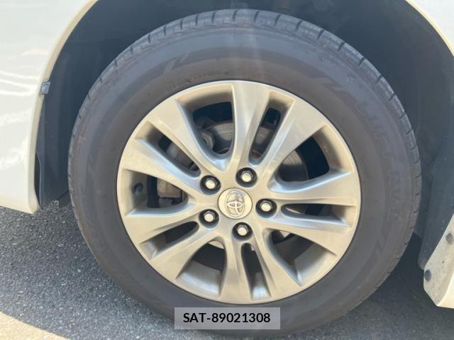 Toyota VOXY 2013-08 8132938-10