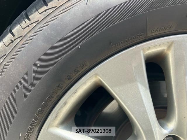 Toyota VOXY 2013-08 8132938-11