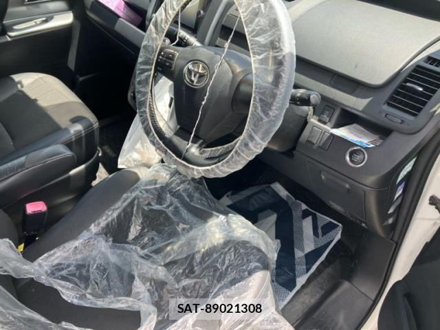 Toyota VOXY 2013-08 8132938-12