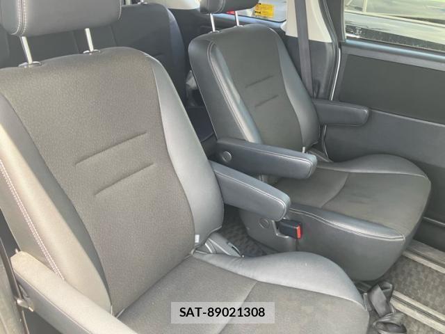Toyota VOXY 2013-08 8132938-14
