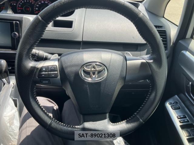 Toyota VOXY 2013-08 8132938-17