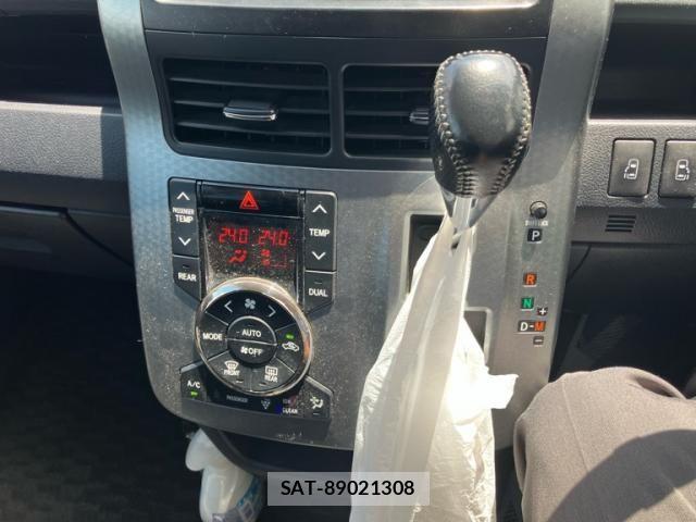 Toyota VOXY 2013-08 8132938-24