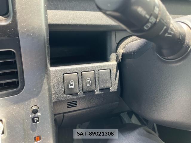 Toyota VOXY 2013-08 8132938-25