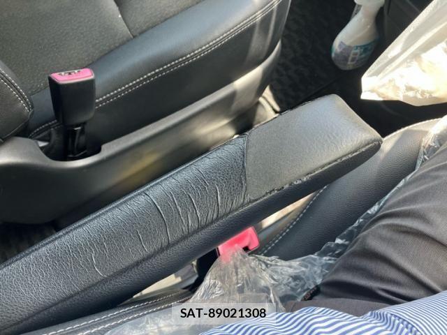 Toyota VOXY 2013-08 8132938-26