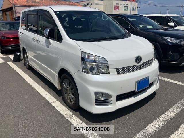 Toyota VOXY 2013-08 8132938-2