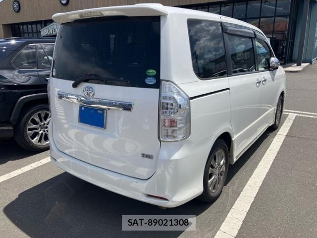 Toyota VOXY 2013-08 8132938-3