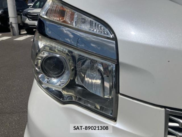Toyota VOXY 2013-08 8132938-5