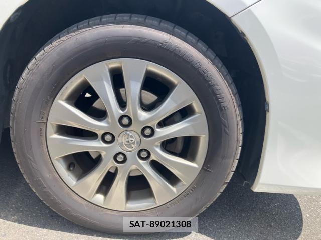 Toyota VOXY 2013-08 8132938-7
