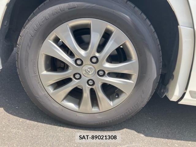 Toyota VOXY 2013-08 8132938-8
