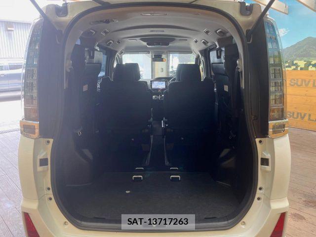 Toyota VOXY 2016-09 8132918-10