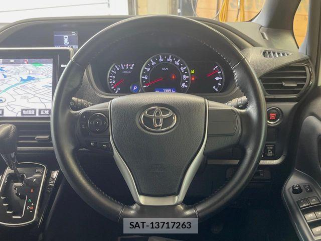 Toyota VOXY 2016-09 8132918-11