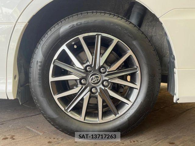 Toyota VOXY 2016-09 8132918-13