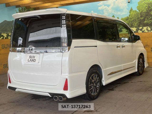 Toyota VOXY 2016-09 8132918-17