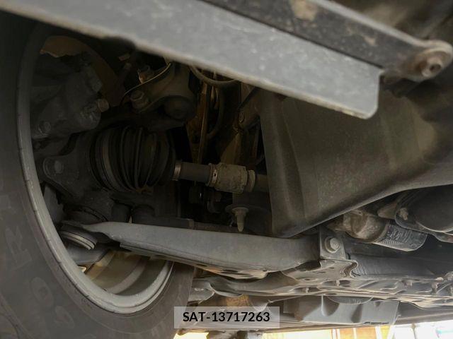 Toyota VOXY 2016-09 8132918-19
