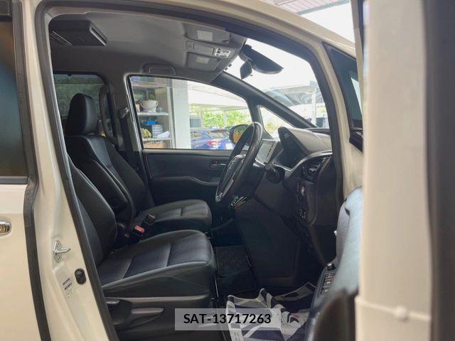 Toyota VOXY 2016-09 8132918-7