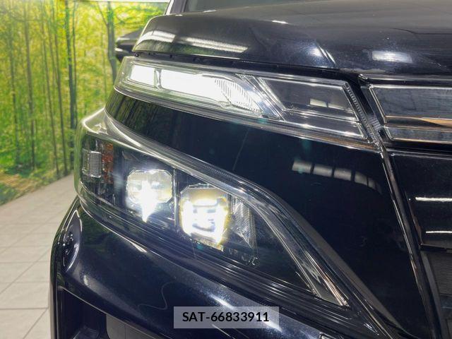 Toyota VOXY 2021-06 8132904-12