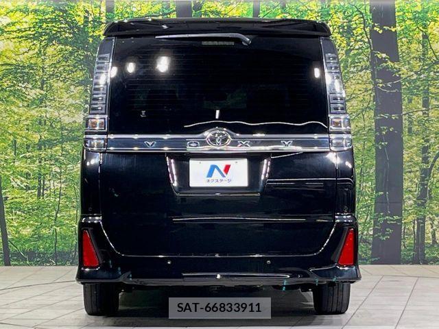 Toyota VOXY 2021-06 8132904-15