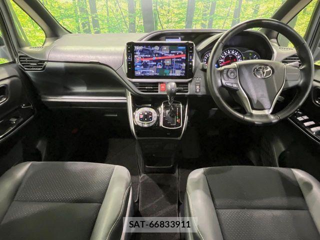 Toyota VOXY 2021-06 8132904-1
