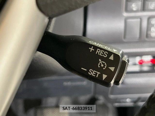 Toyota VOXY 2021-06 8132904-6